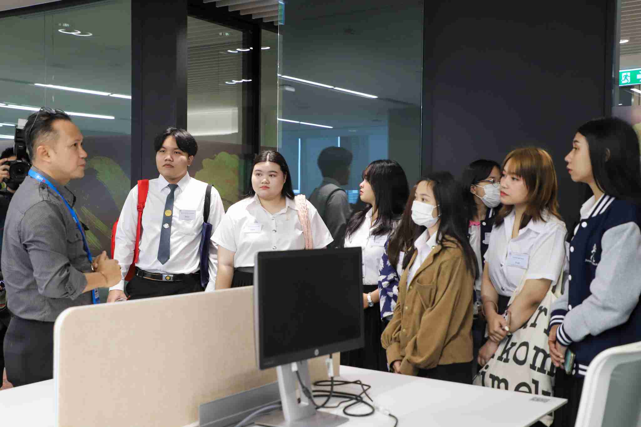 Career-Camp-2023-Day-3-Site-Visit-UOB-04-1