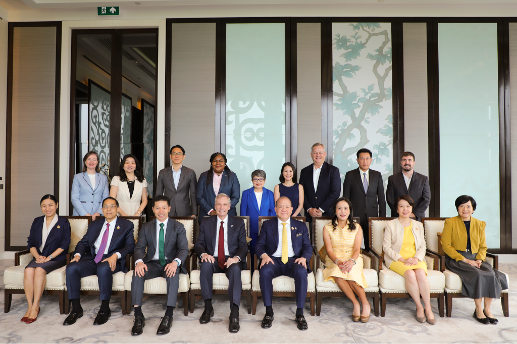 Member-Luncheon-with-the-Minister-of-Commerce-26
