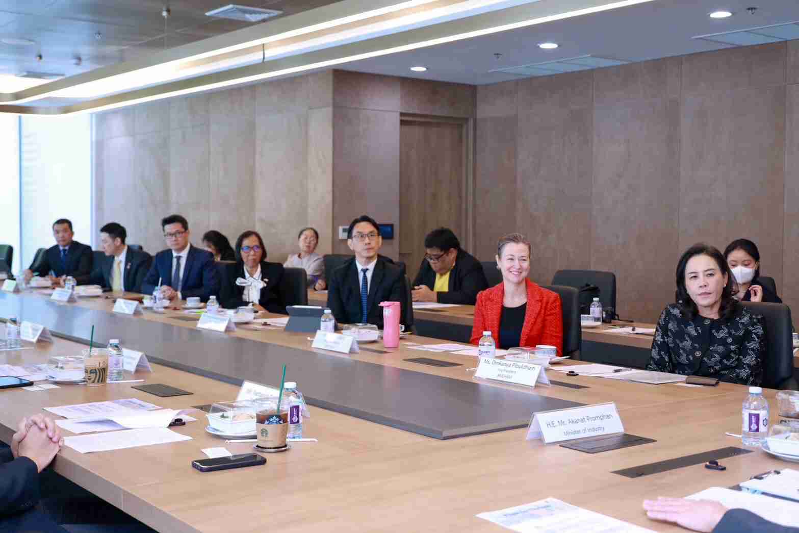 Roundtable Meeting with Mind-03