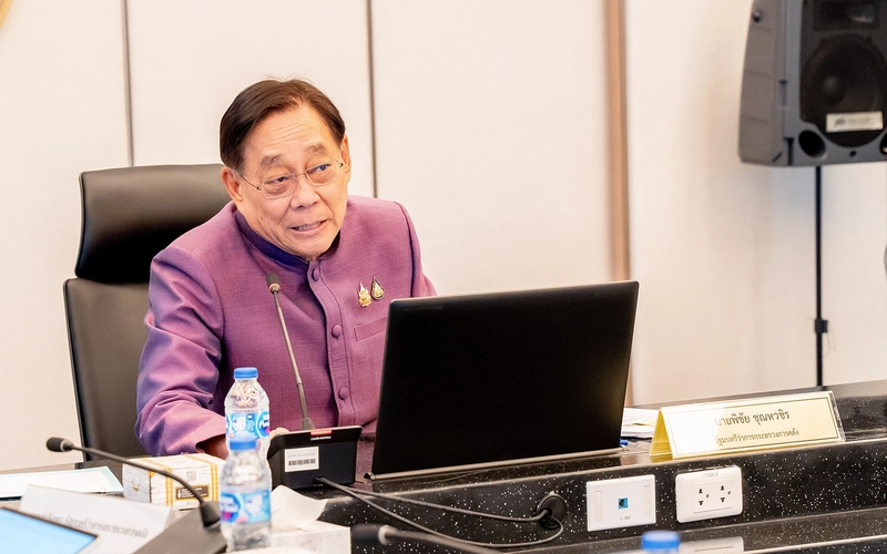 Roundtable Meeting with H.E. Pichai Chunhavajira-2