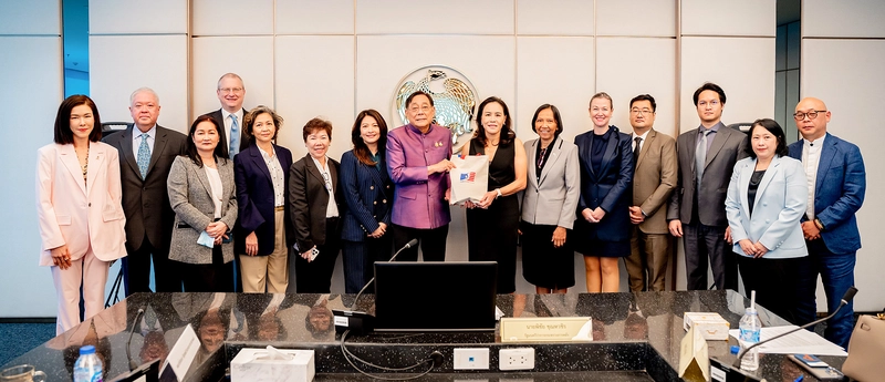 Roundtable Meeting with H.E. Pichai Chunhavajira-3