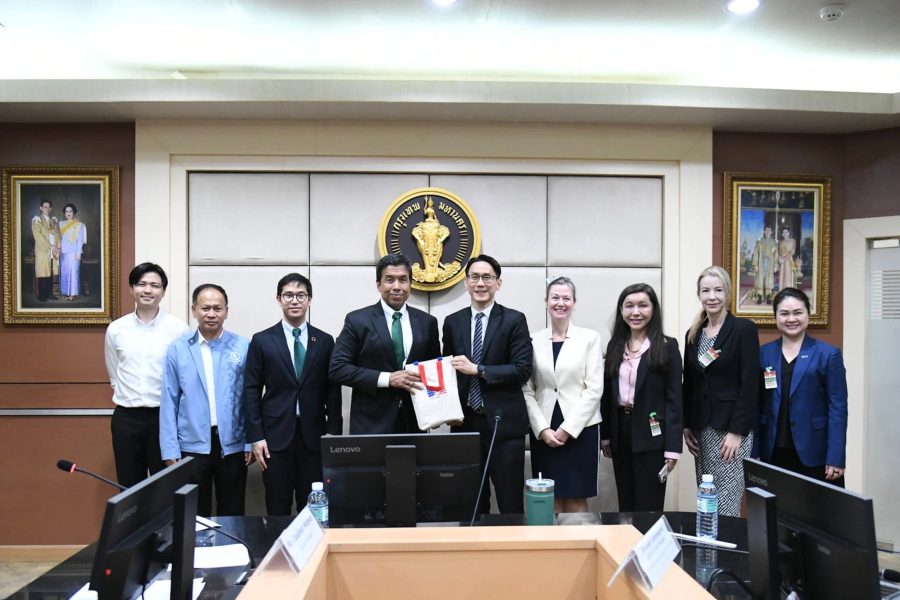 Roundtable Meeting with Bangkok Governor Chadchart Sittipunt-1
