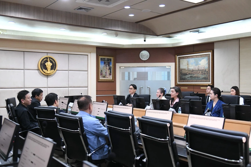 Roundtable Meeting with Bangkok Governor Chadchart Sittipunt-2